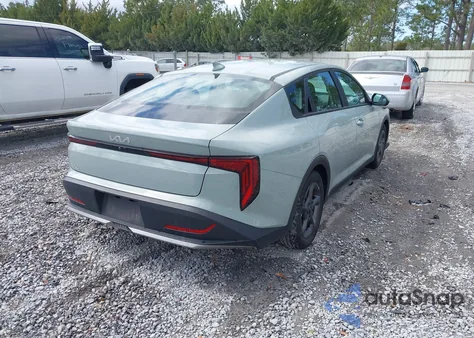 2025 Kia K4 Lxs z USA, uszkodzony, nr VIN 3KPFT4DE7SE070653